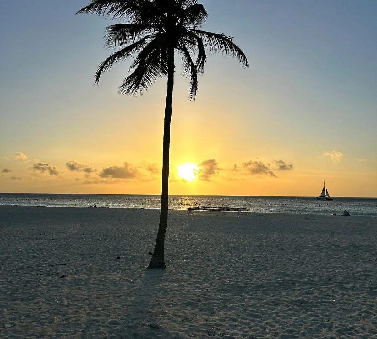 Caribbean Breeze- 4 Bedroom- 4 Ensuite Bathrooms Oranjestad