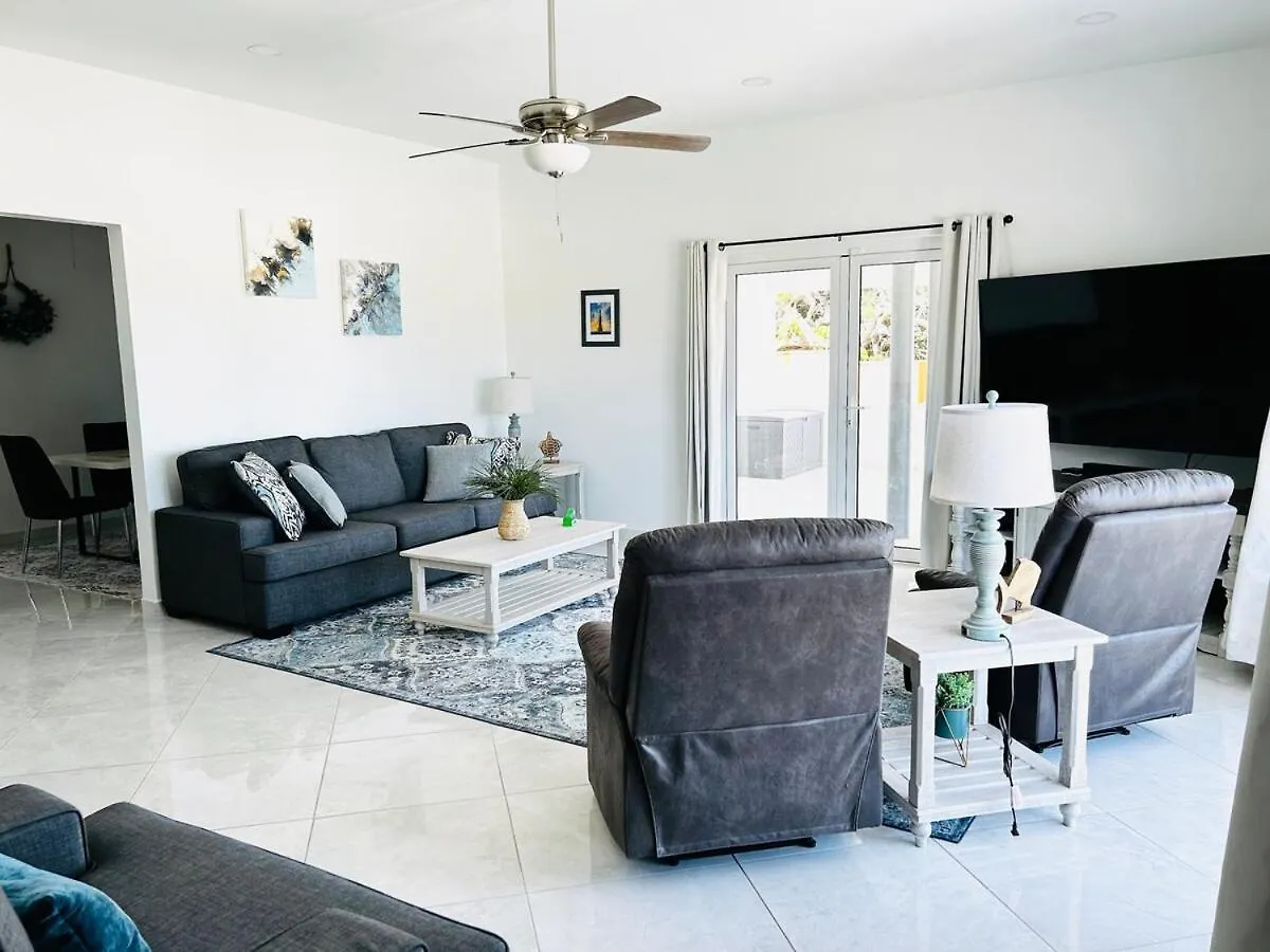 Сasa de vacaciones Caribbean Breeze- 4 Bedroom- 4 Ensuite Bathrooms Oranjestad