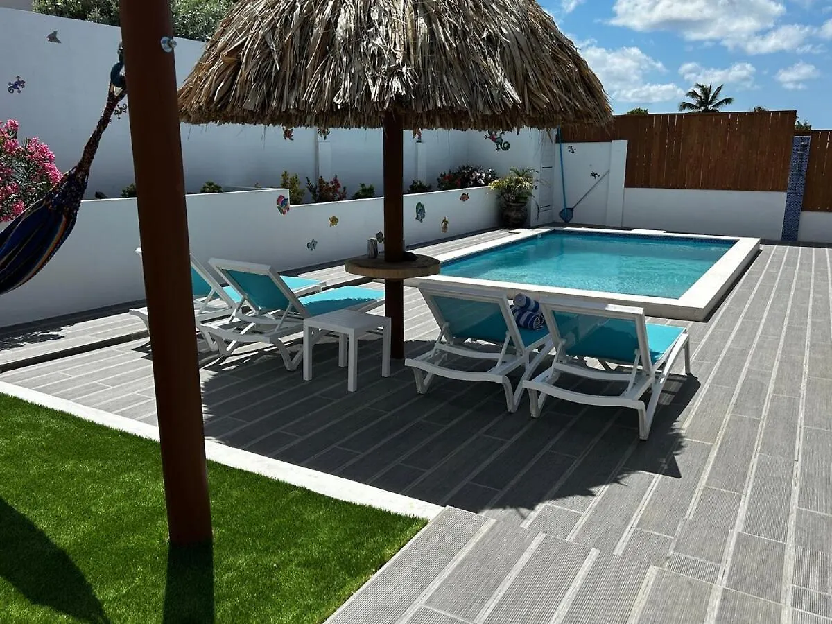 Caribbean Breeze- 4 Bedroom- 4 Ensuite Bathrooms Oranjestad