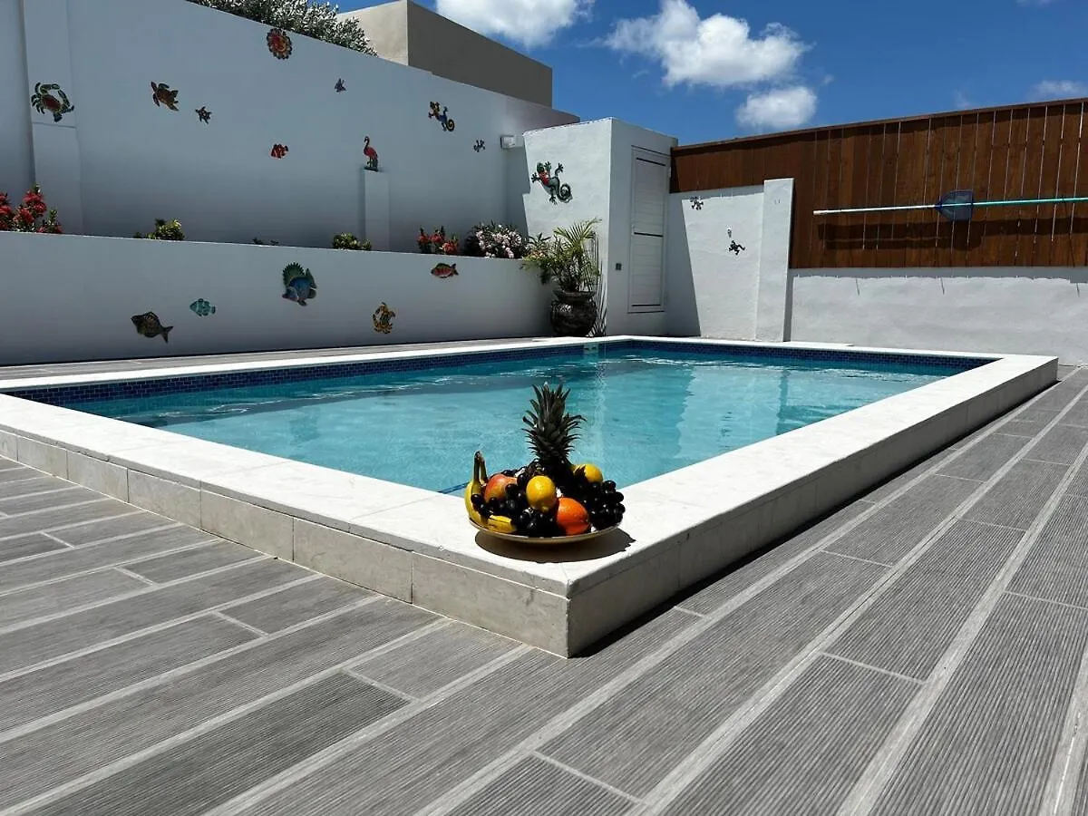 Caribbean Breeze- 4 Bedroom- 4 Ensuite Bathrooms Oranjestad Aruba