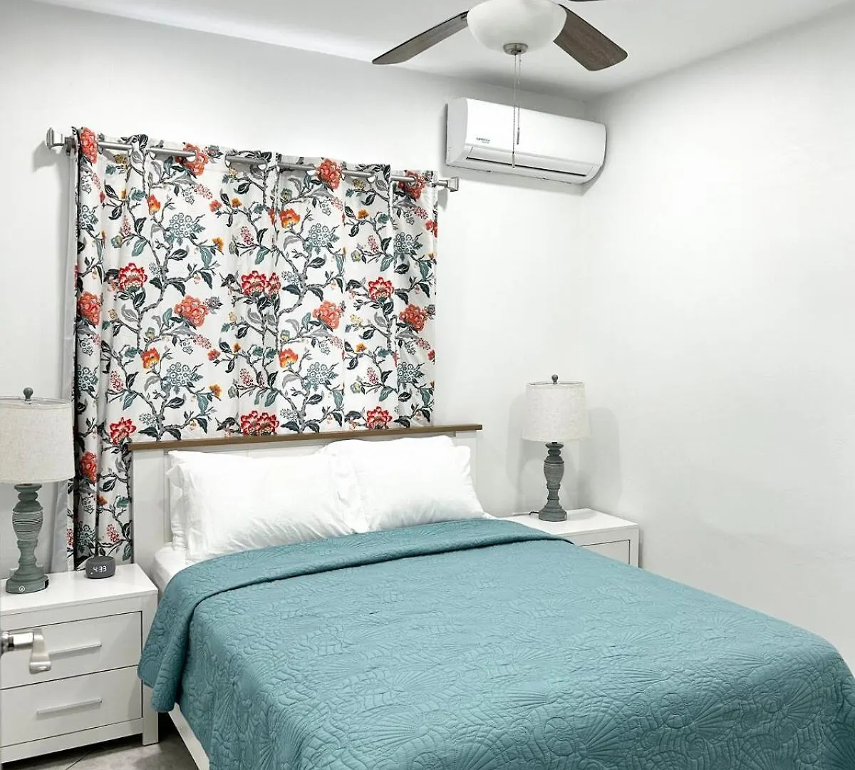 Caribbean Breeze- 4 Bedroom- 4 Ensuite Bathrooms Oranjestad 0*,  Aruba
